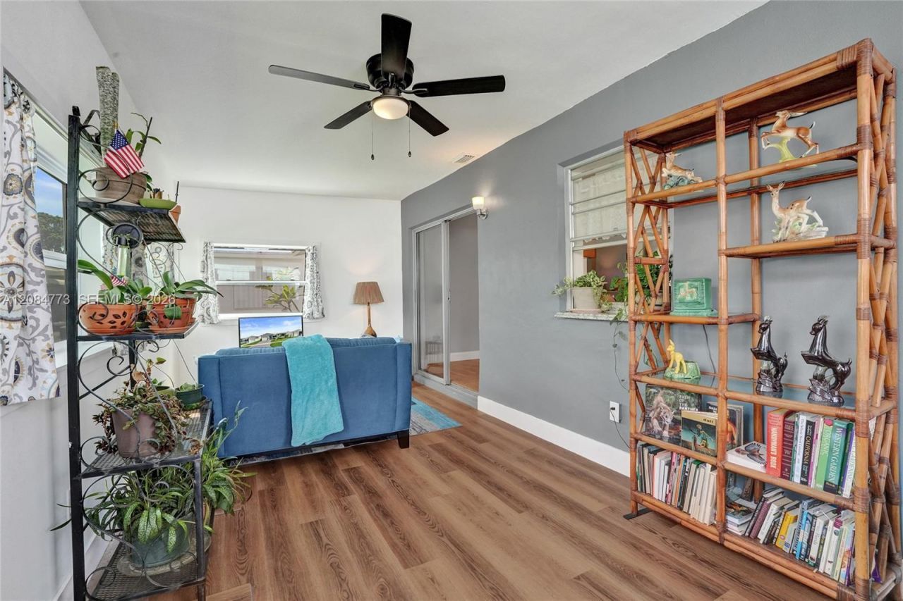 2083 SW 13th Ave, Boynton Beach, FL 33426 Photo
