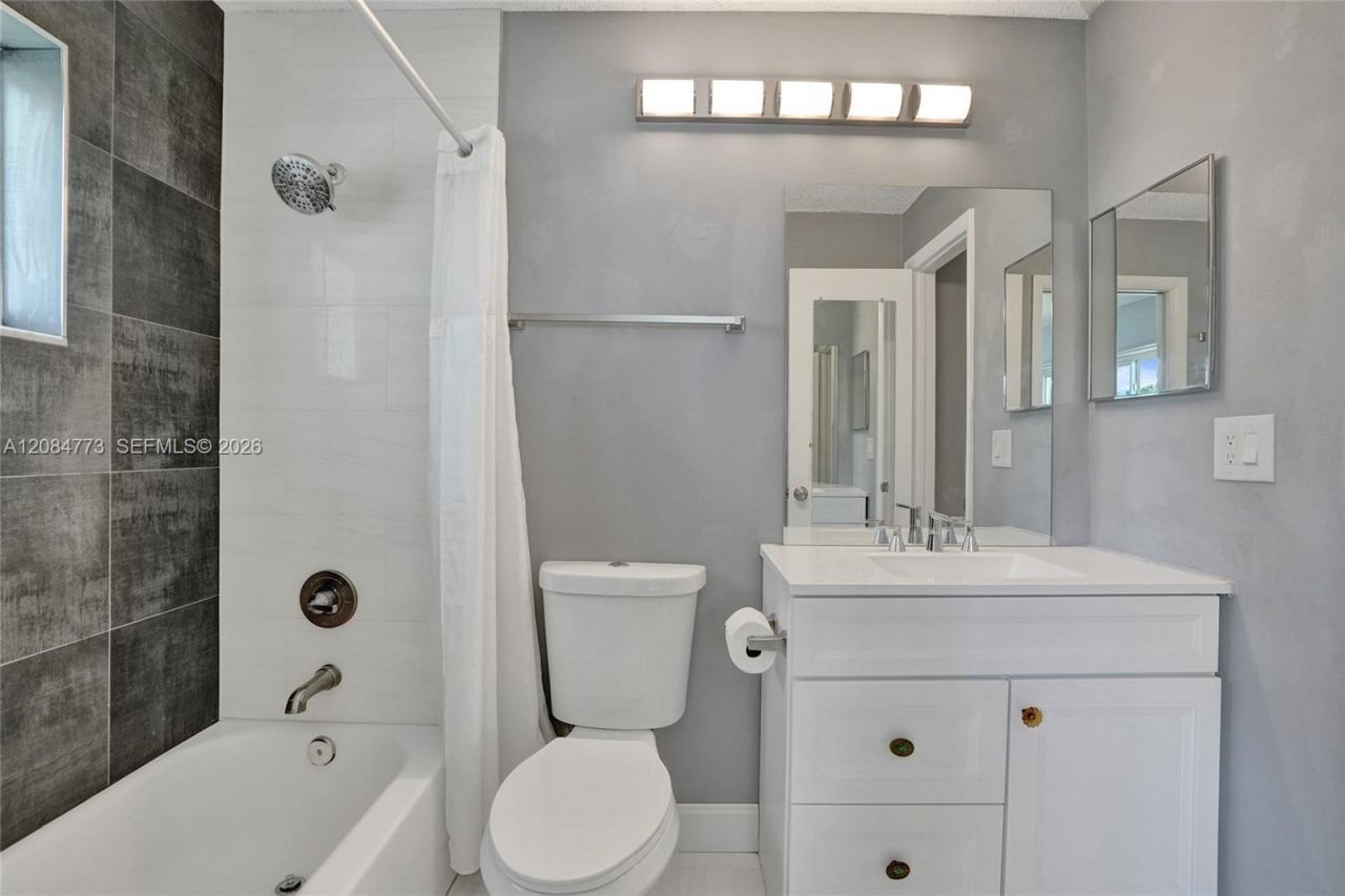 2083 SW 13th Ave, Boynton Beach, FL 33426 Photo
