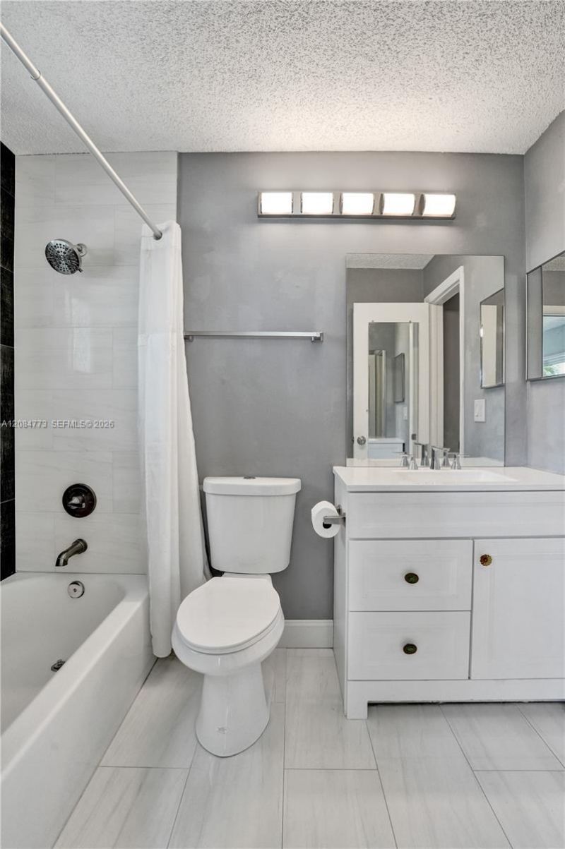 2083 SW 13th Ave, Boynton Beach, FL 33426 Photo