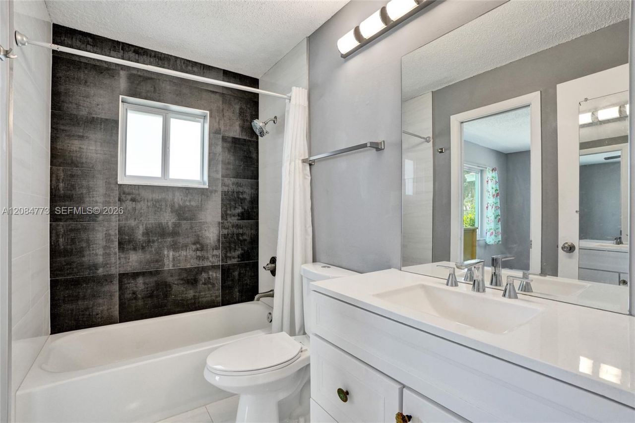 2083 SW 13th Ave, Boynton Beach, FL 33426 Photo