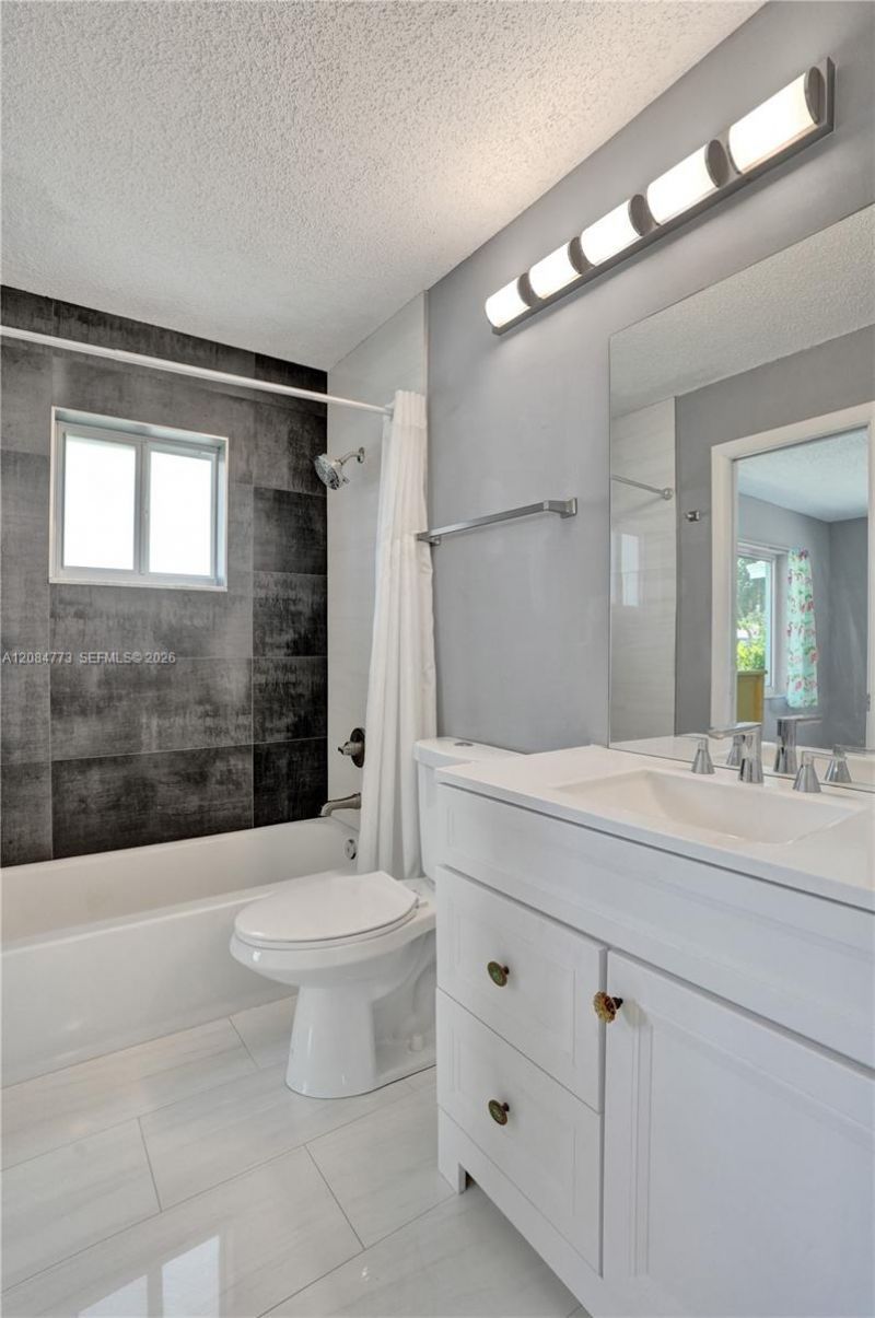 2083 SW 13th Ave, Boynton Beach, FL 33426 Photo