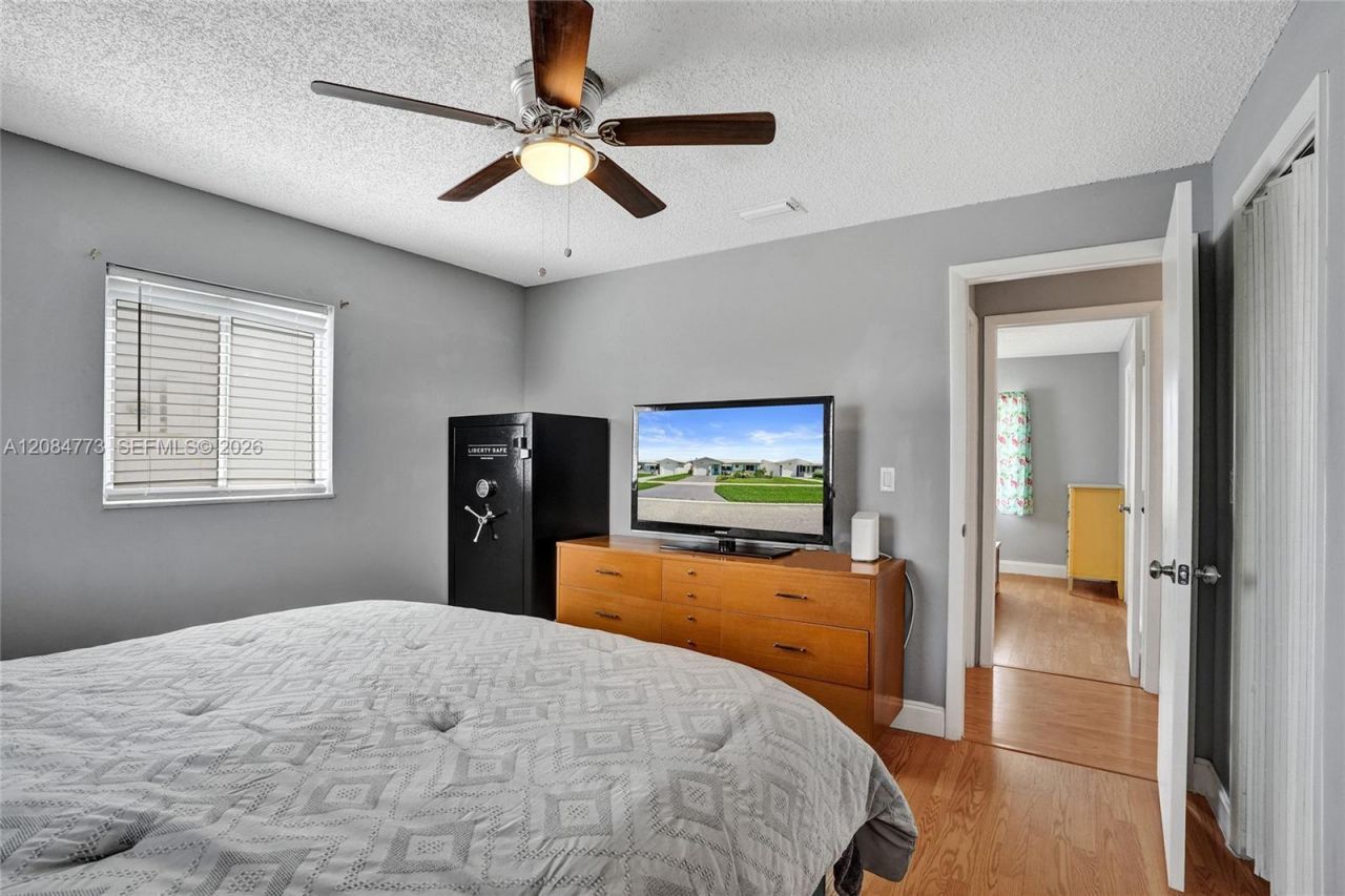 2083 SW 13th Ave, Boynton Beach, FL 33426 Photo