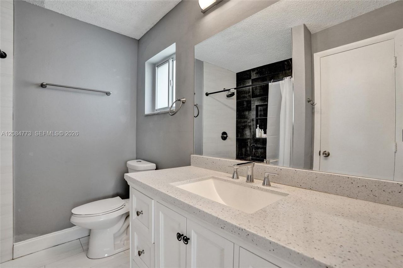 2083 SW 13th Ave, Boynton Beach, FL 33426 Photo