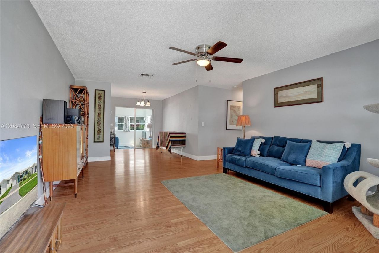 2083 SW 13th Ave, Boynton Beach, FL 33426 Photo