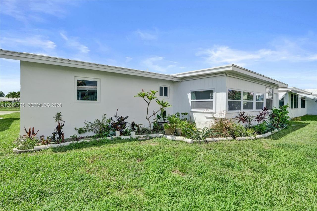 2083 SW 13th Ave, Boynton Beach, FL 33426 Photo