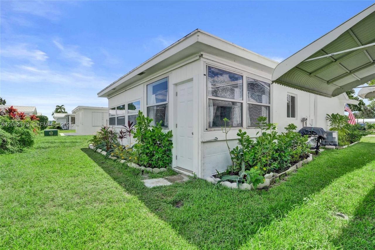 2083 SW 13th Ave, Boynton Beach, FL 33426 Photo