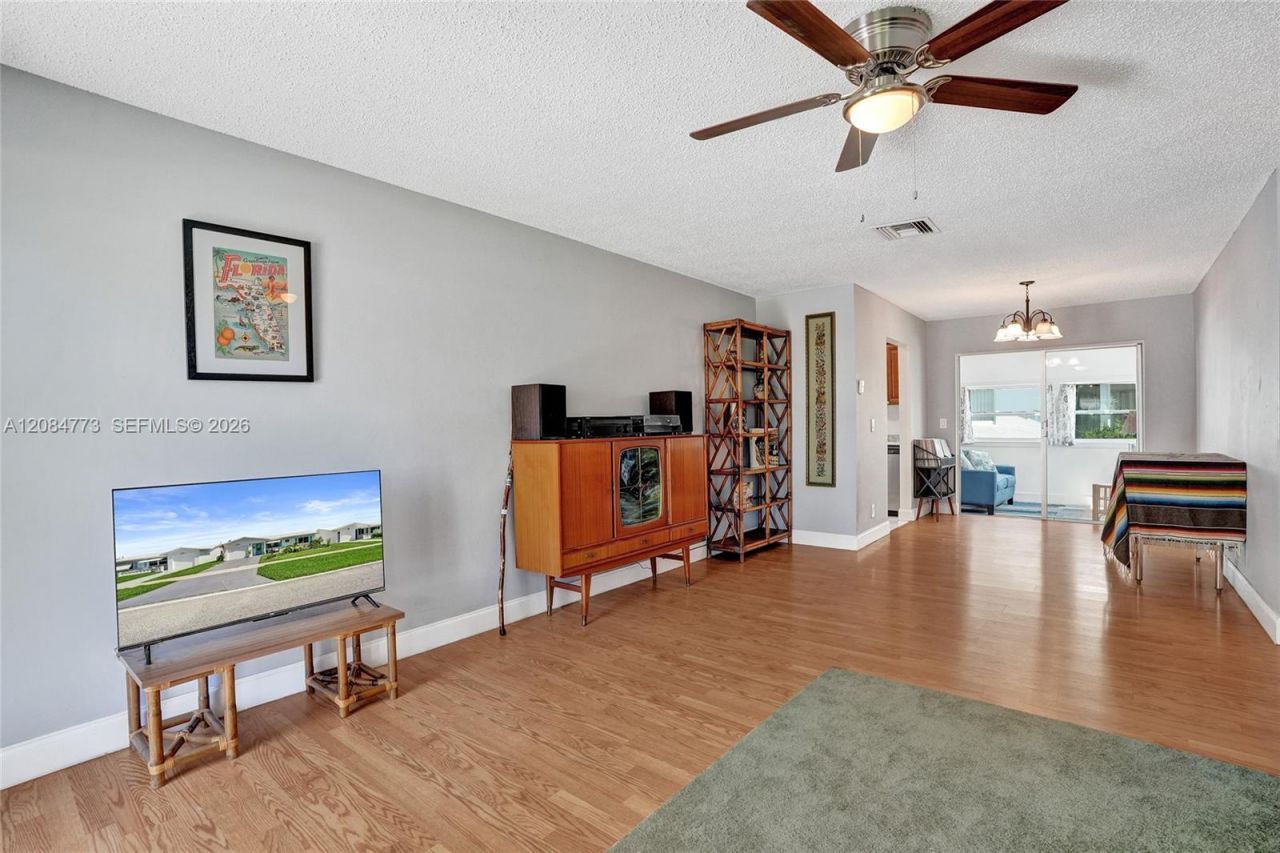 2083 SW 13th Ave, Boynton Beach, FL 33426 Photo