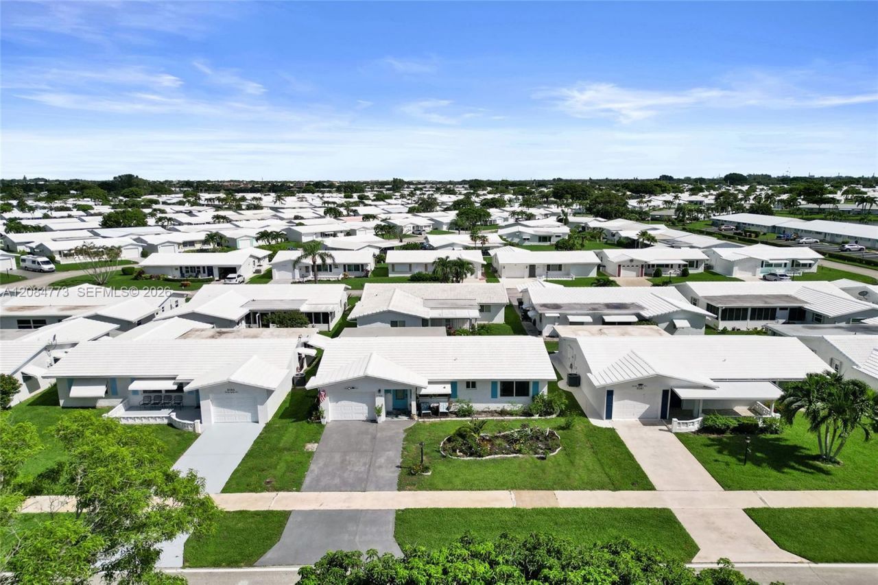2083 SW 13th Ave, Boynton Beach, FL 33426 Photo