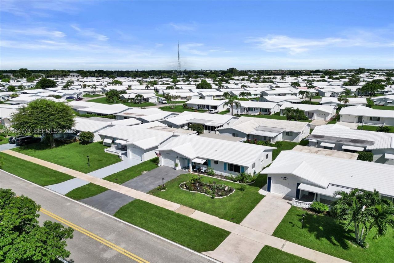 2083 SW 13th Ave, Boynton Beach, FL 33426 Photo