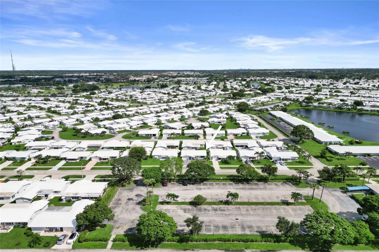 2083 SW 13th Ave, Boynton Beach, FL 33426 Photo