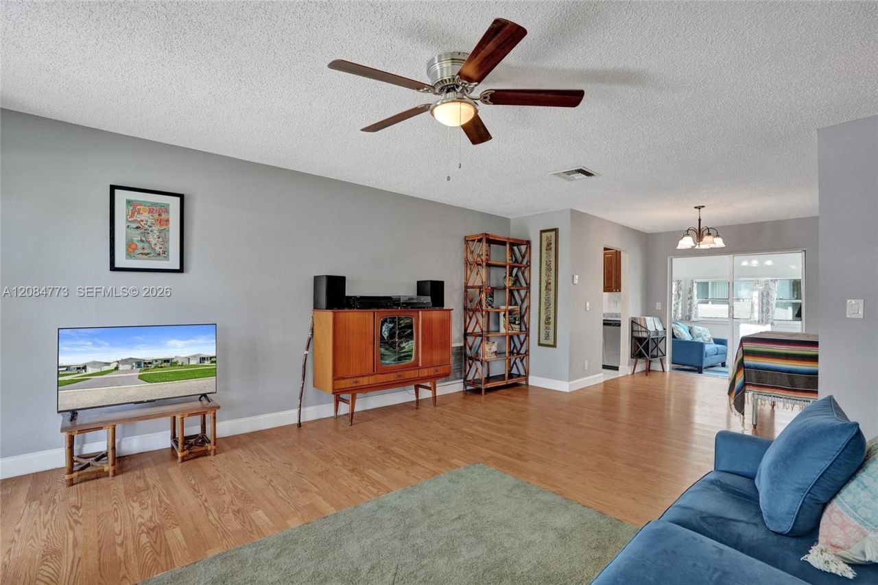 2083 SW 13th Ave, Boynton Beach, FL 33426 Photo