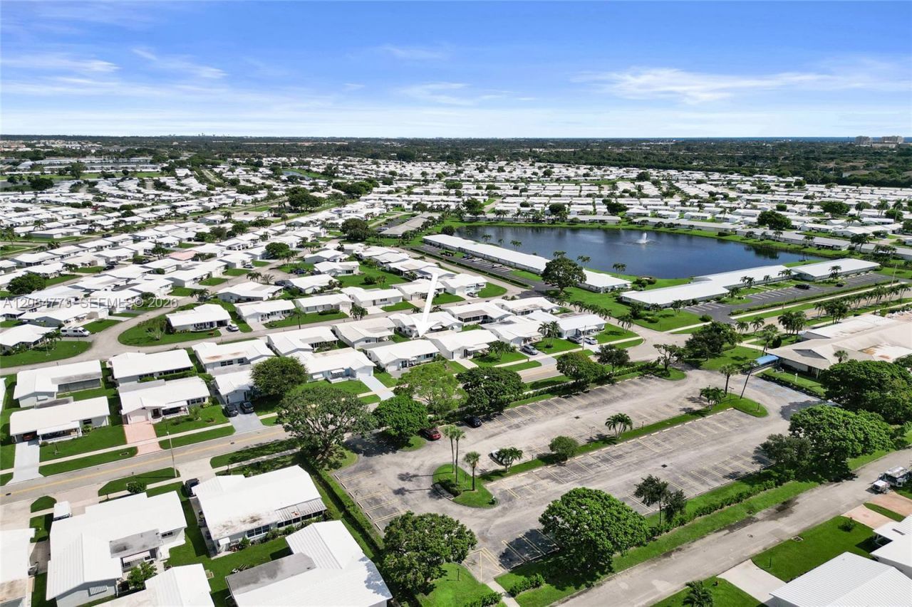 2083 SW 13th Ave, Boynton Beach, FL 33426 Photo