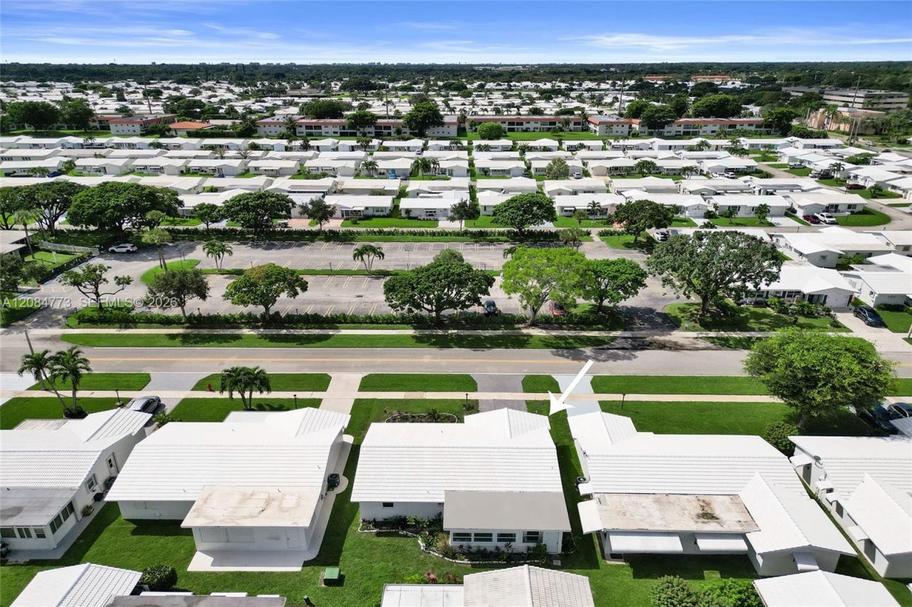 2083 SW 13th Ave, Boynton Beach, FL 33426 Photo