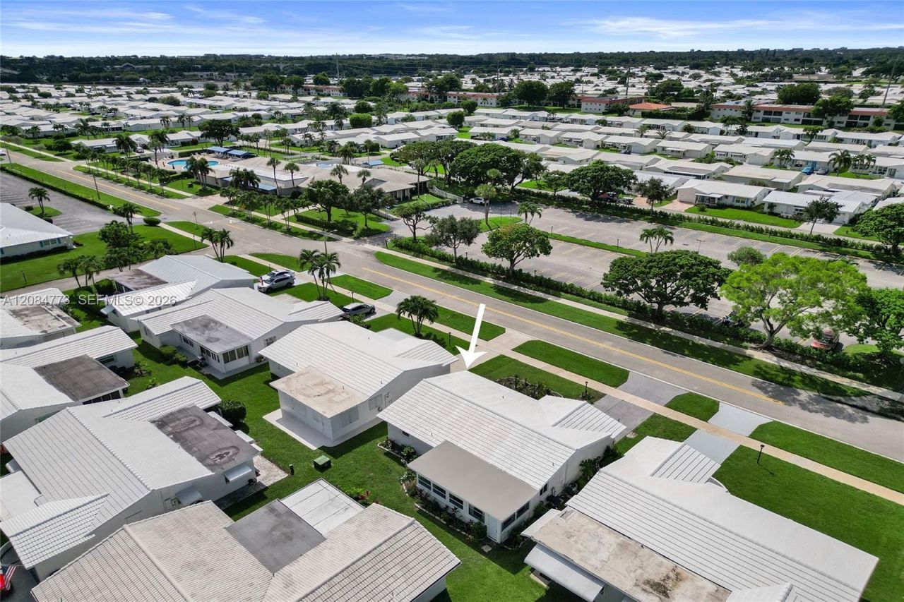 2083 SW 13th Ave, Boynton Beach, FL 33426 Photo