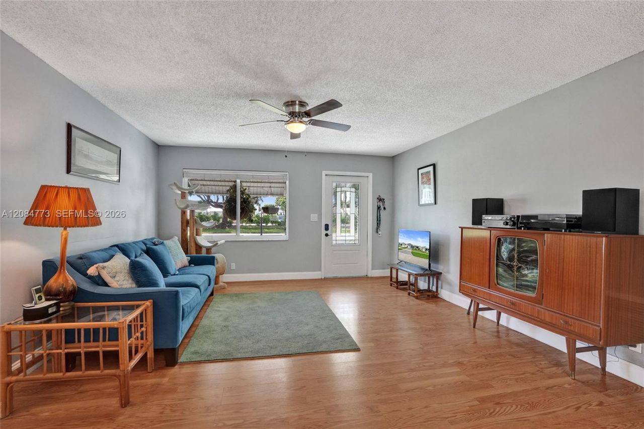 2083 SW 13th Ave, Boynton Beach, FL 33426 Photo