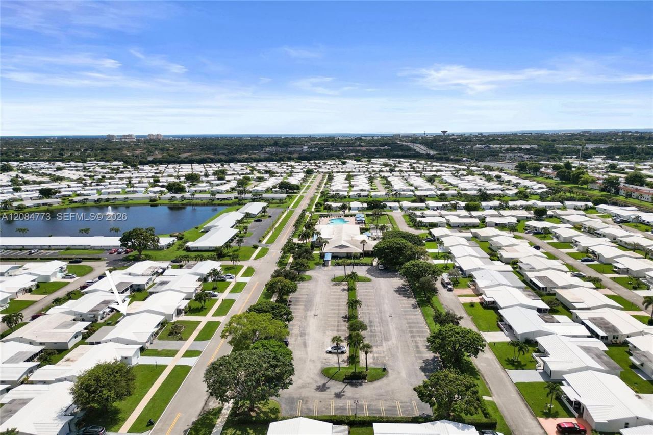 2083 SW 13th Ave, Boynton Beach, FL 33426 Photo