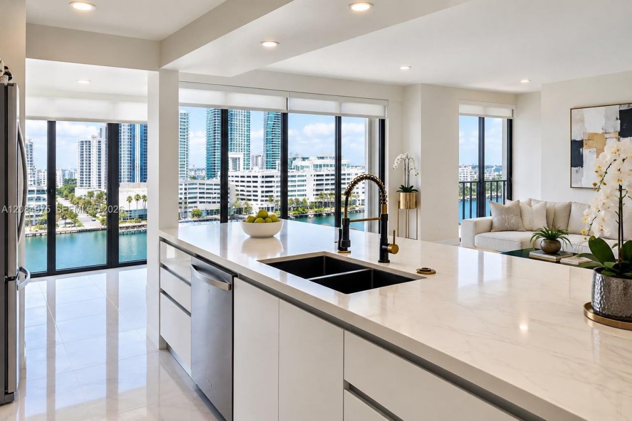 600 Parkview Dr, Unit 1018, Hallandale Beach, FL 33009 Photo