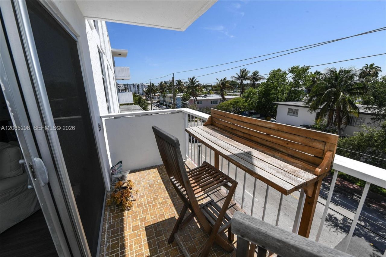 8305 Crespi Blvd, Unit 4D, Miami Beach, FL 33141 Photo