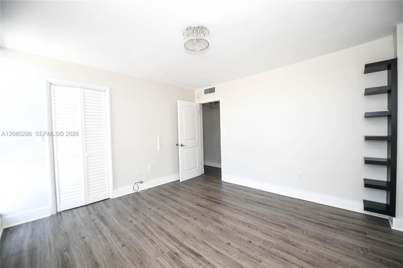 8305 Crespi Blvd, Unit 4D, Miami Beach, FL 33141 Photo