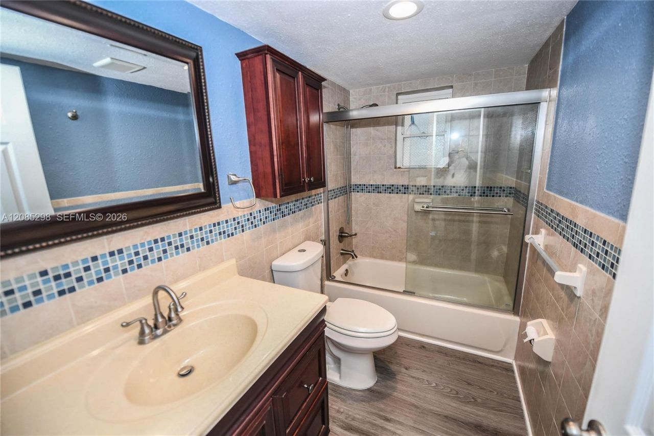 8305 Crespi Blvd, Unit 4D, Miami Beach, FL 33141 Photo