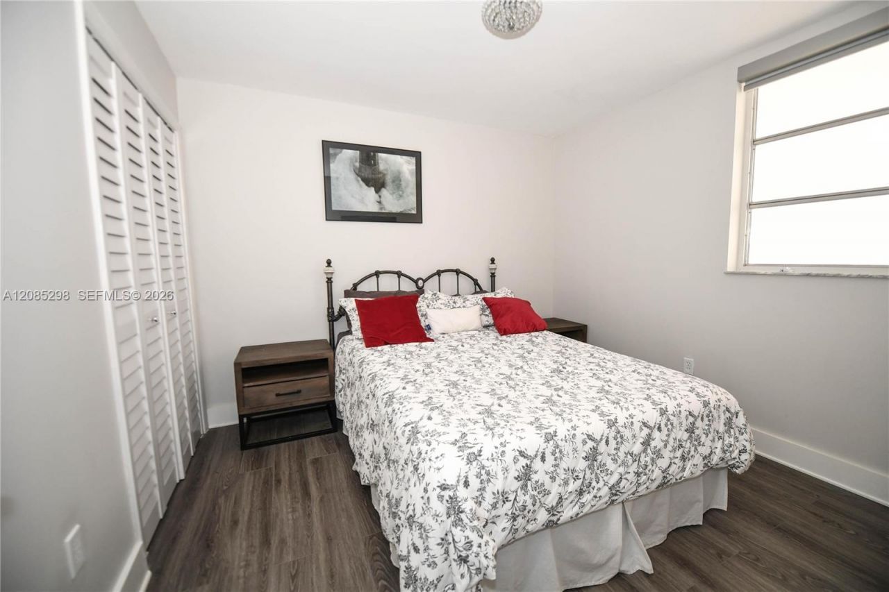 8305 Crespi Blvd, Unit 4D, Miami Beach, FL 33141 Photo