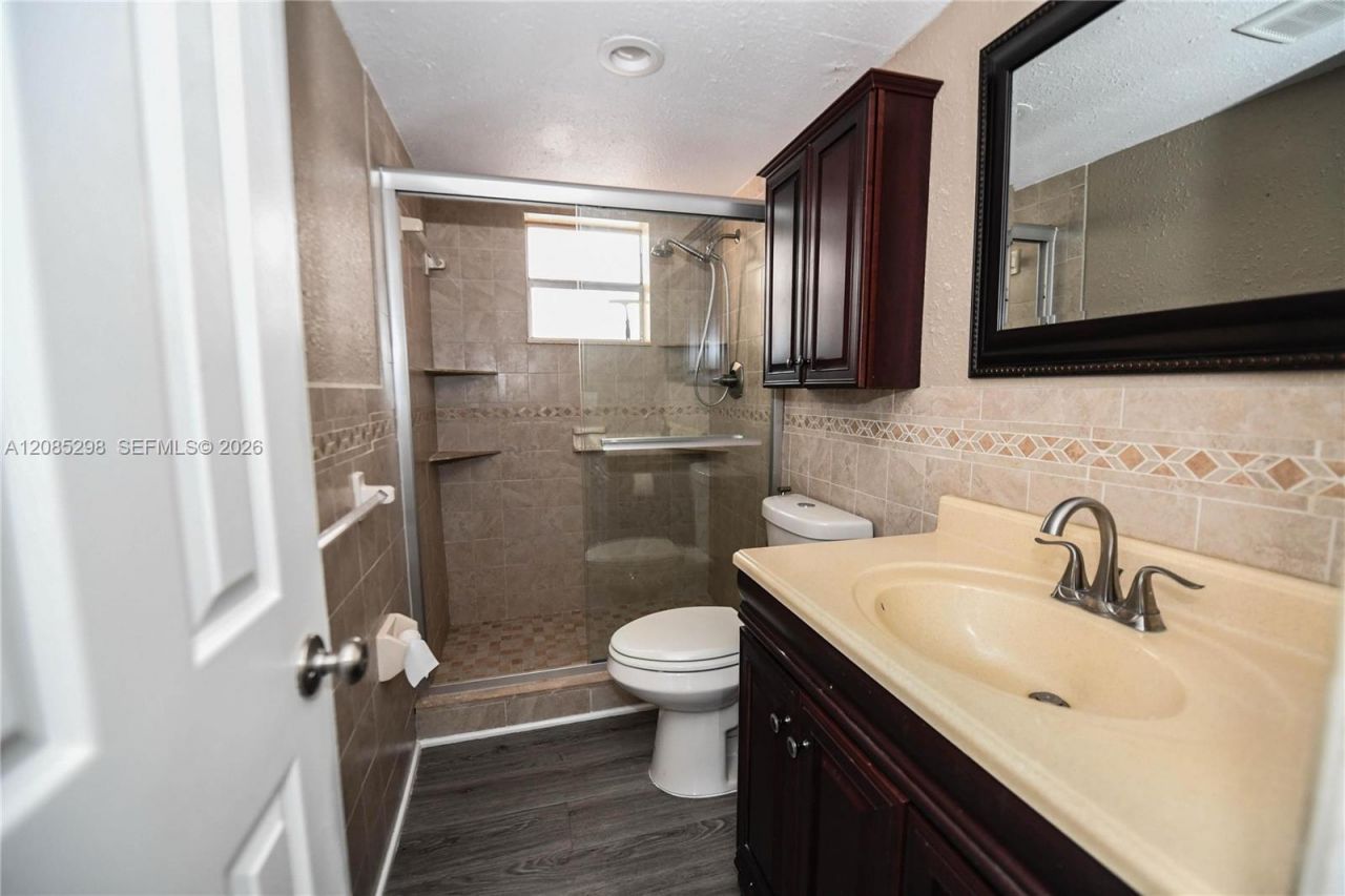 8305 Crespi Blvd, Unit 4D, Miami Beach, FL 33141 Photo