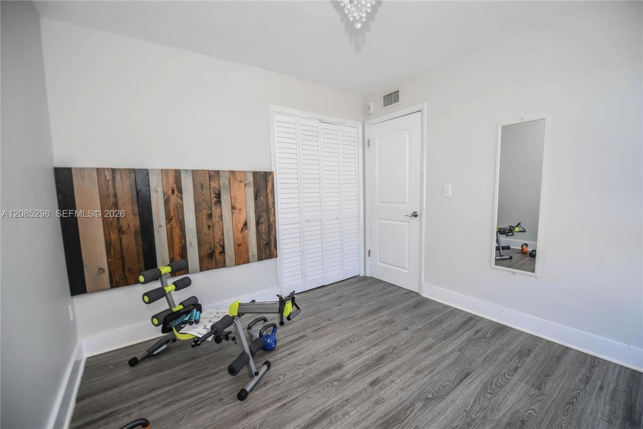 8305 Crespi Blvd, Unit 4D, Miami Beach, FL 33141 Photo
