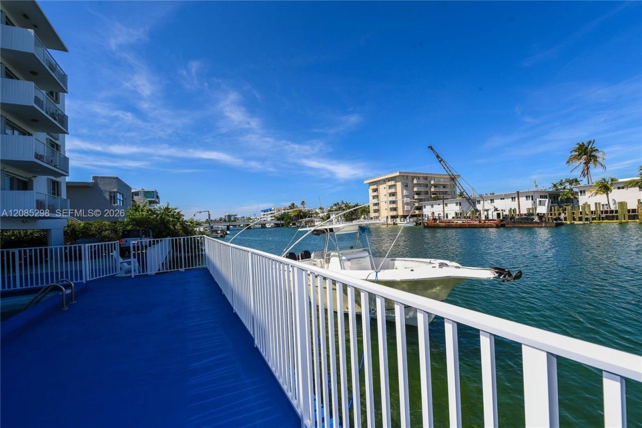 8305 Crespi Blvd, Unit 4D, Miami Beach, FL 33141 Photo