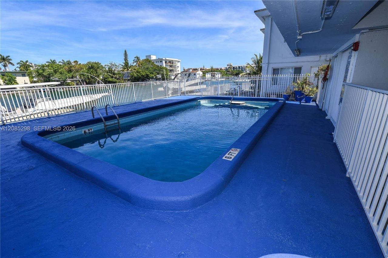 8305 Crespi Blvd, Unit 4D, Miami Beach, FL 33141 Photo