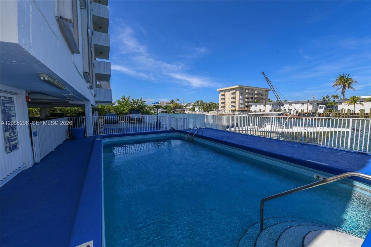 8305 Crespi Blvd, Unit 4D, Miami Beach, FL 33141 Photo