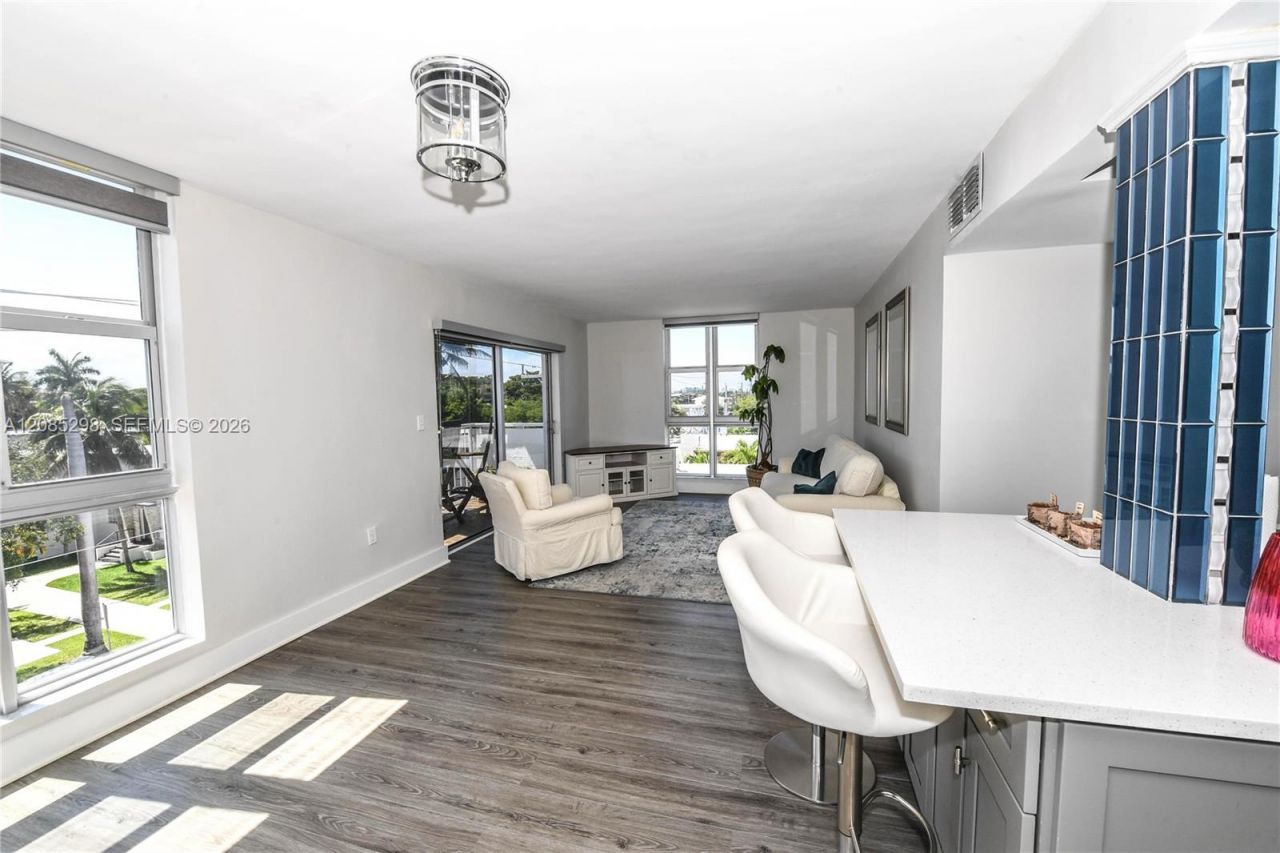 8305 Crespi Blvd, Unit 4D, Miami Beach, FL 33141 Photo