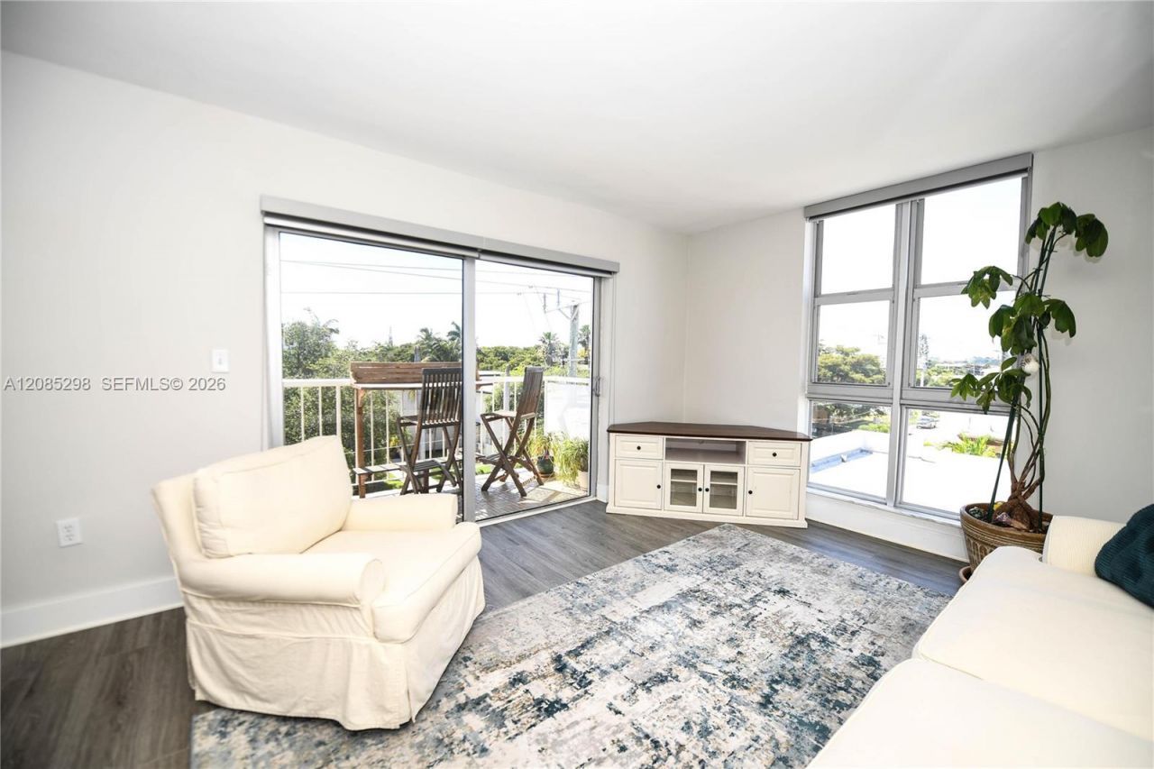 8305 Crespi Blvd, Unit 4D, Miami Beach, FL 33141 Photo