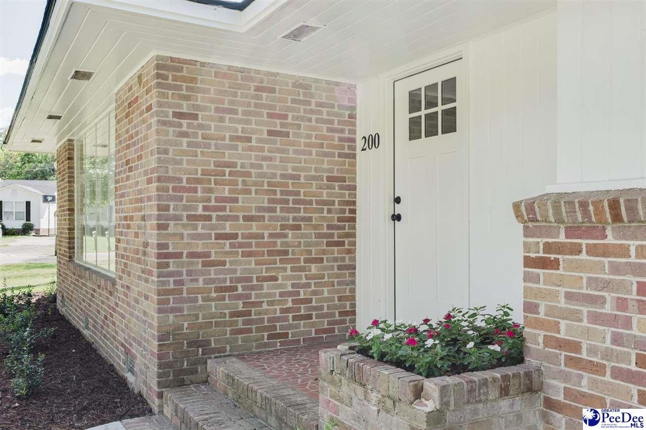 200 Magnolia Street Photo 6