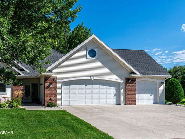 3111 LONGBOW Court , Grand Forks, ND 58203