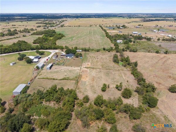 140 Private Road 801 , Lott, TX 76656
