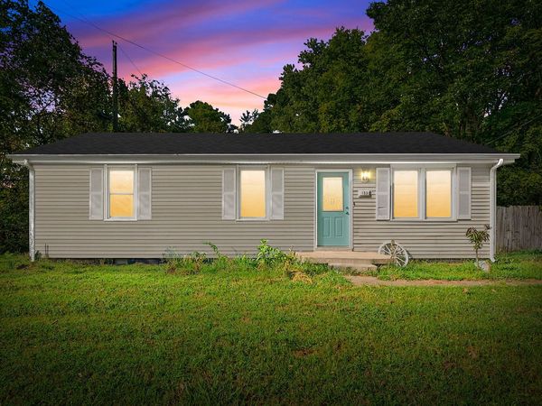 133 W Rossview Rd, Clarksville, TN 37040