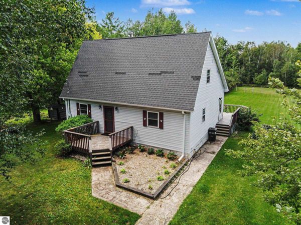 755 Lakeview Drive N, Hale, MI 48739
