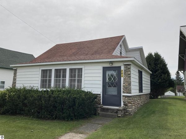 204 Main Street E, Rose City, MI 48654