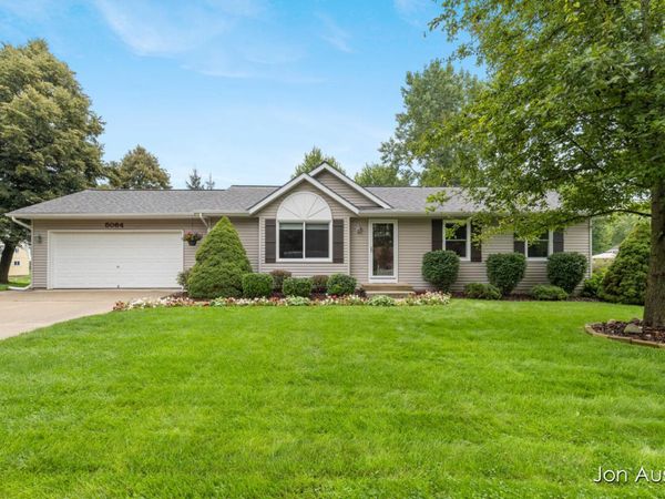 5064 Shinnecock Hills Drive NW, Comstock Park, MI 49321