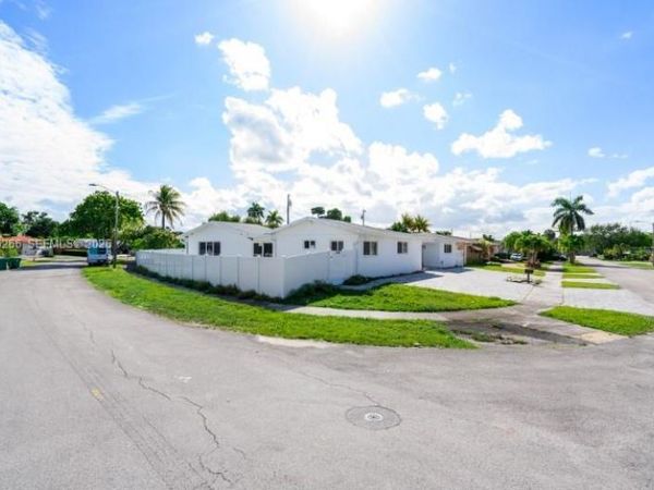 1950 NE 208th Ter , Miami, FL 33179