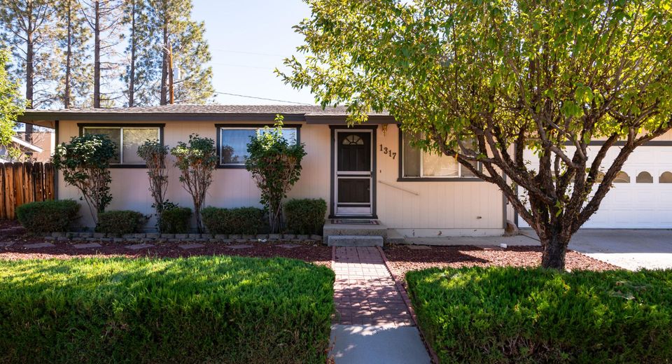 1317 Toiyabe Avenue, Gardnerville, NV 89410 Photo
