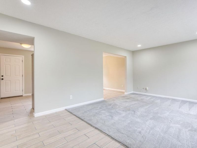 833 W Galbraith Road, Springfield Township, OH 45231 Photo 2