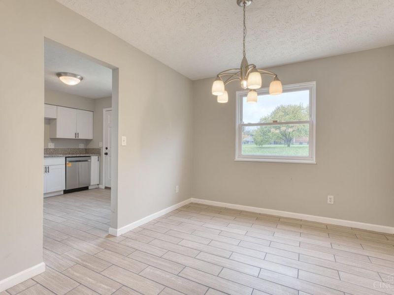 833 W Galbraith Road, Springfield Township, OH 45231 Photo 4