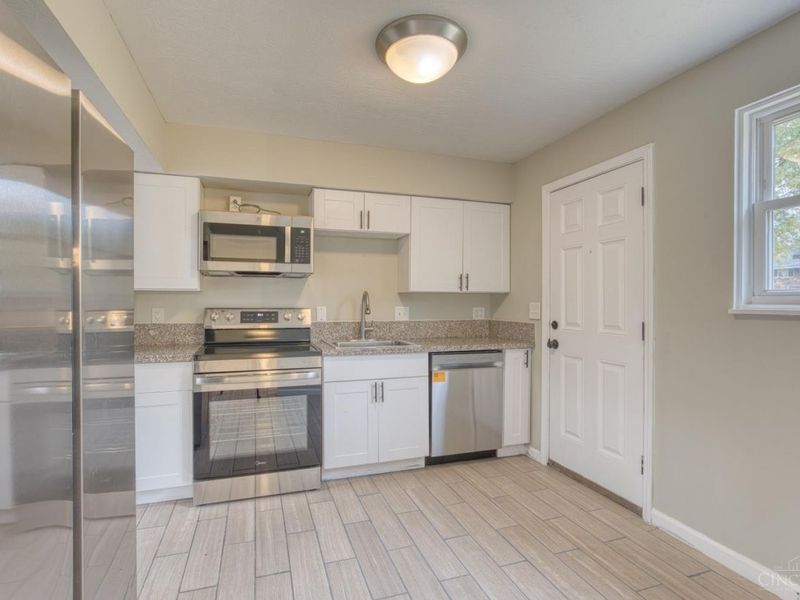 833 W Galbraith Road, Springfield Township, OH 45231 Photo 5