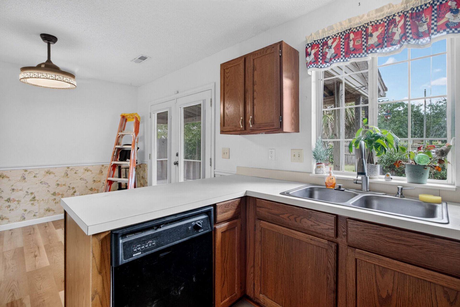 433 Courtland Drive Photo 12