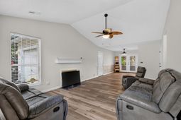 433 Courtland Drive photo 4