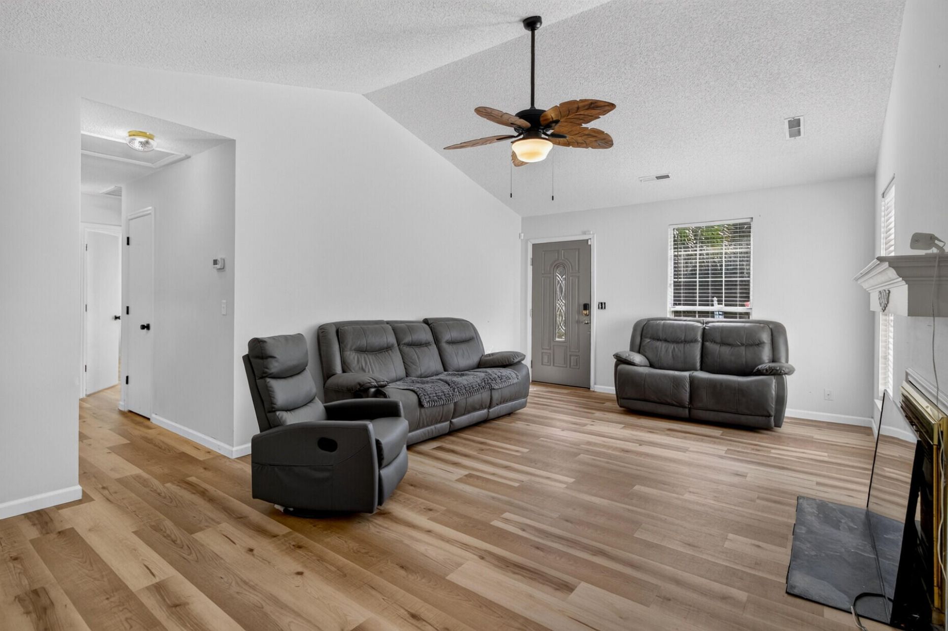 433 Courtland Drive Photo 5