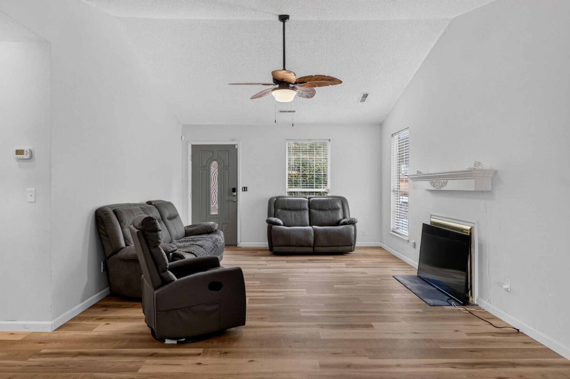 433 Courtland Drive Photo 6