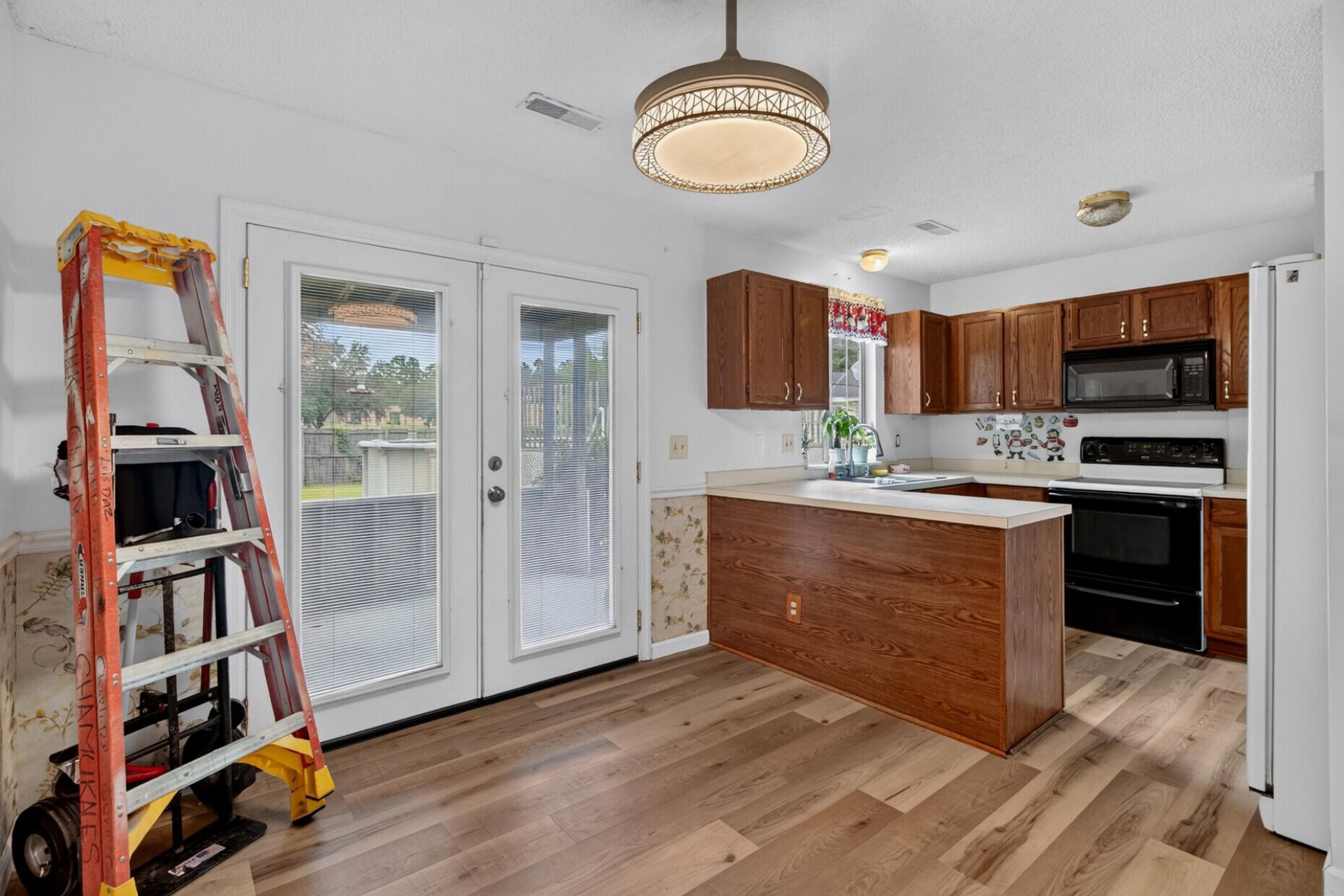 433 Courtland Drive Photo 8