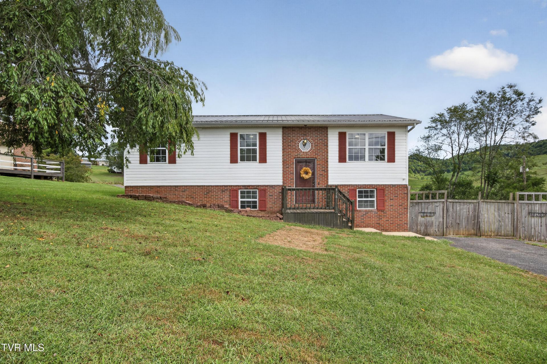 428 Clairmont Circle, Castlewood, VA 24224 Main Photo